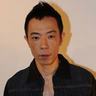 5岁男孩患病从小瘫痪突然站立